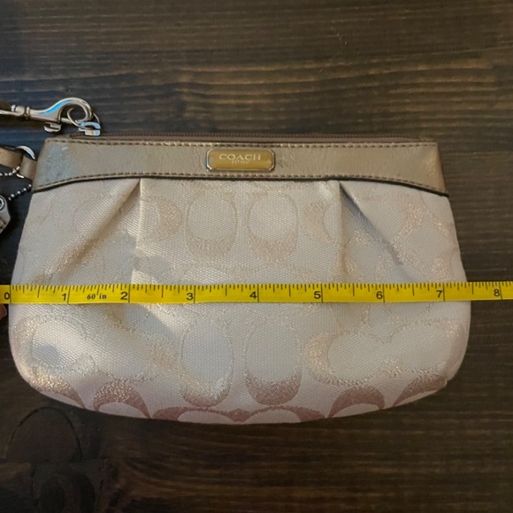 Coach signature tan gold wristlet - Picture 4 of 5